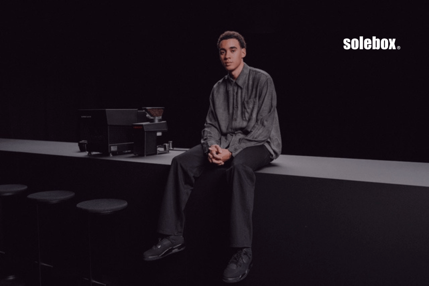 Jamal Musiala und La Marzocco spielen die Hauptrolle beim solebox Release des Air Jordan 4 'Black Cat'