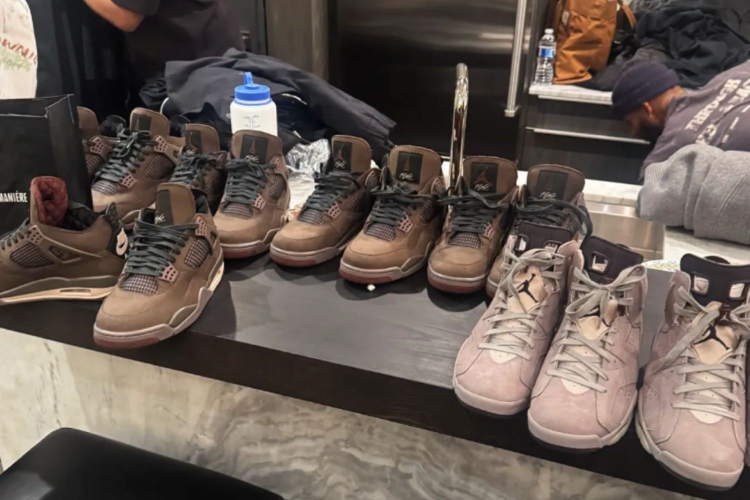 Als Nächstes von A Ma Maniére und Nike: der Air Jordan 4 'Dark Mocha'