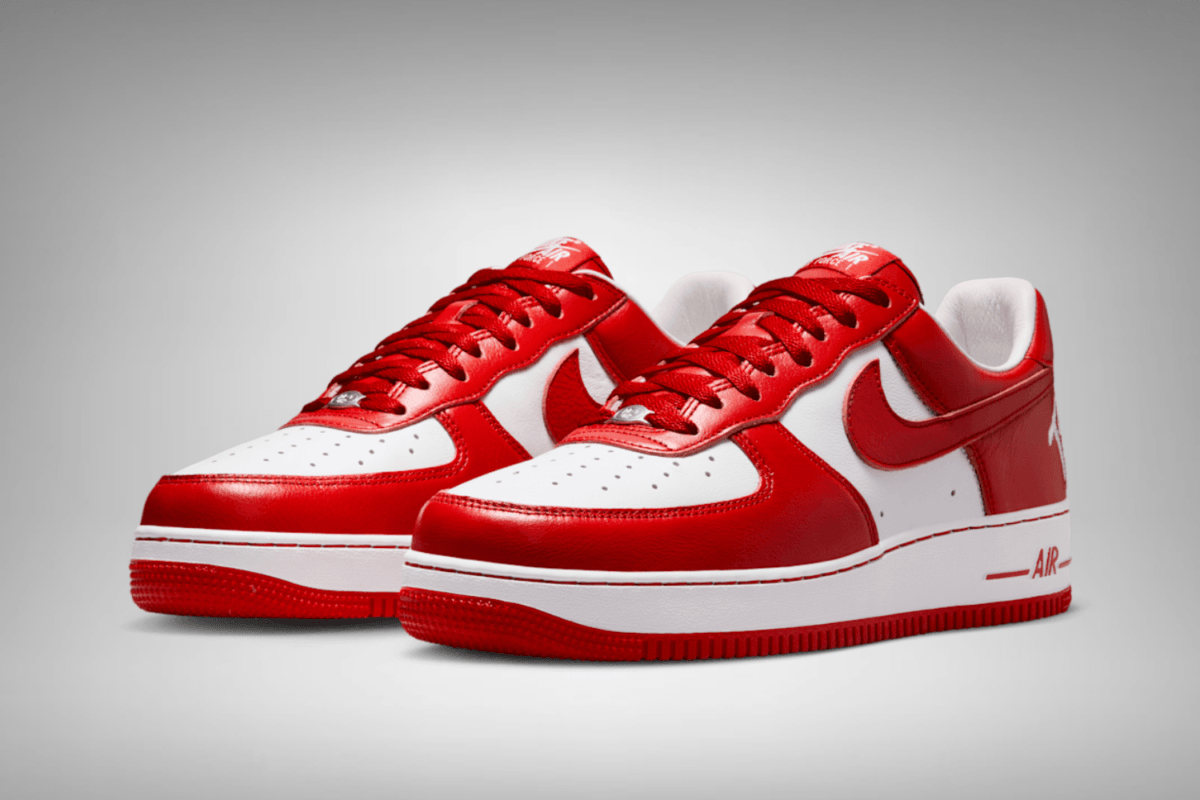 Ze zijn eindelijk hier: de officiële beelden van de Terror Squad x Nike Air Force 1 'University Red'