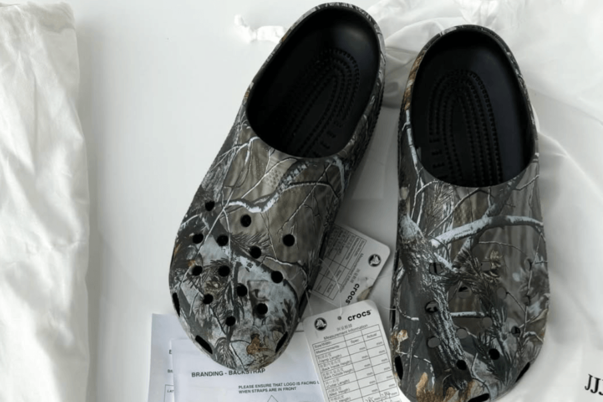Zelfs JJJJound krijgt nu zijn eigen Crocs collab