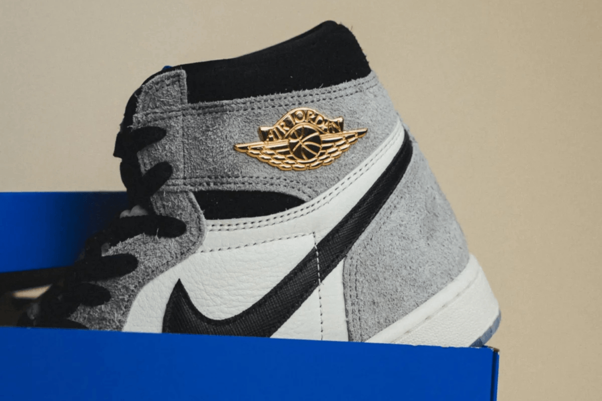 Air Jordan 1 High Retro dropt in de klassieke 'Cool Grey' colorway