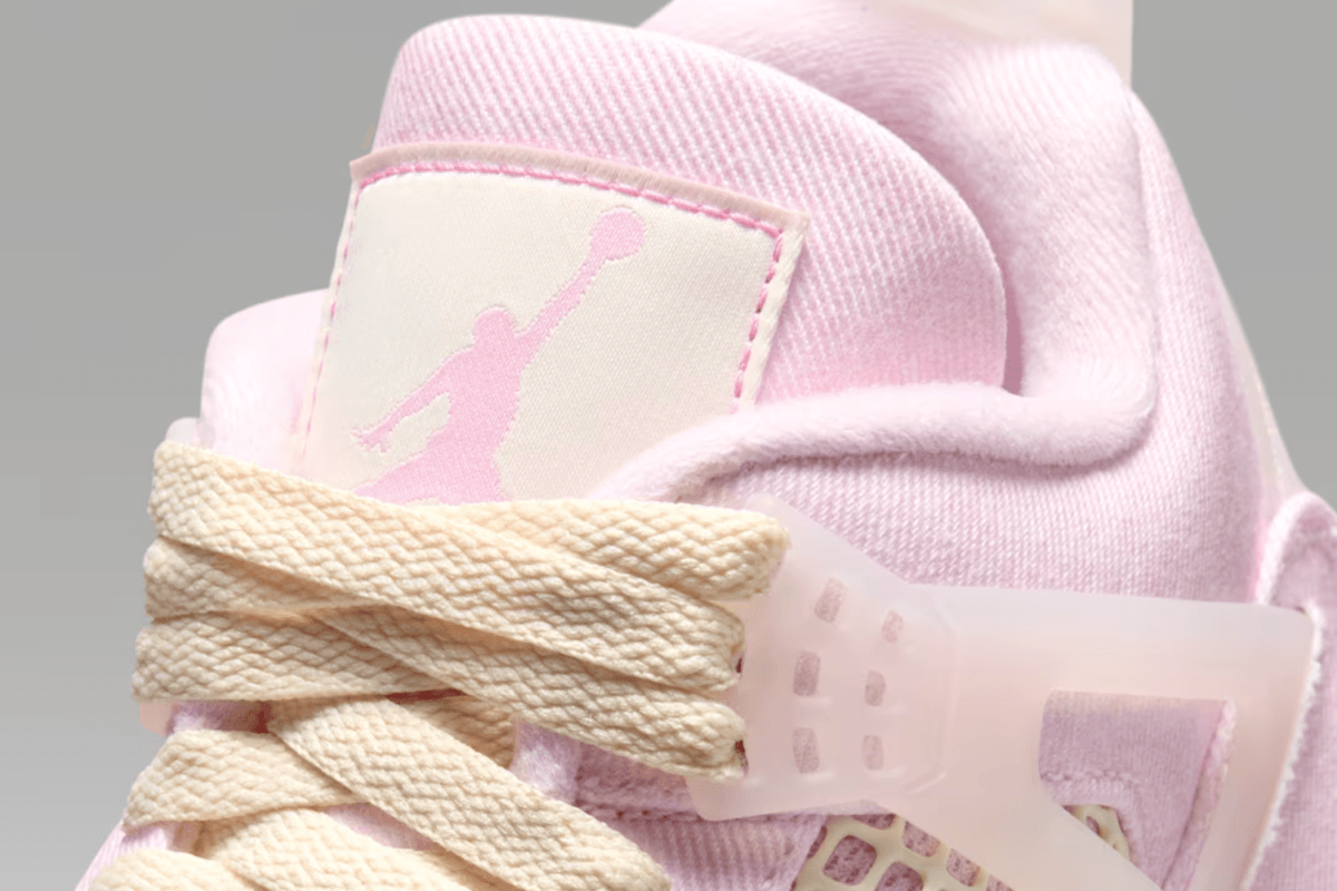 Air Jordan 4 'Iced Carmine' krijgt een roze denim uitvoering