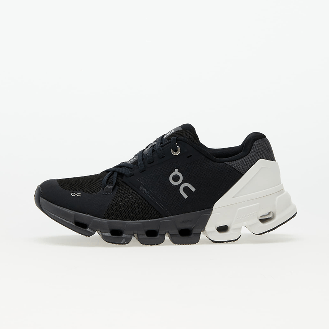 On W Cloudflyer Wide Black/ White 81.98663