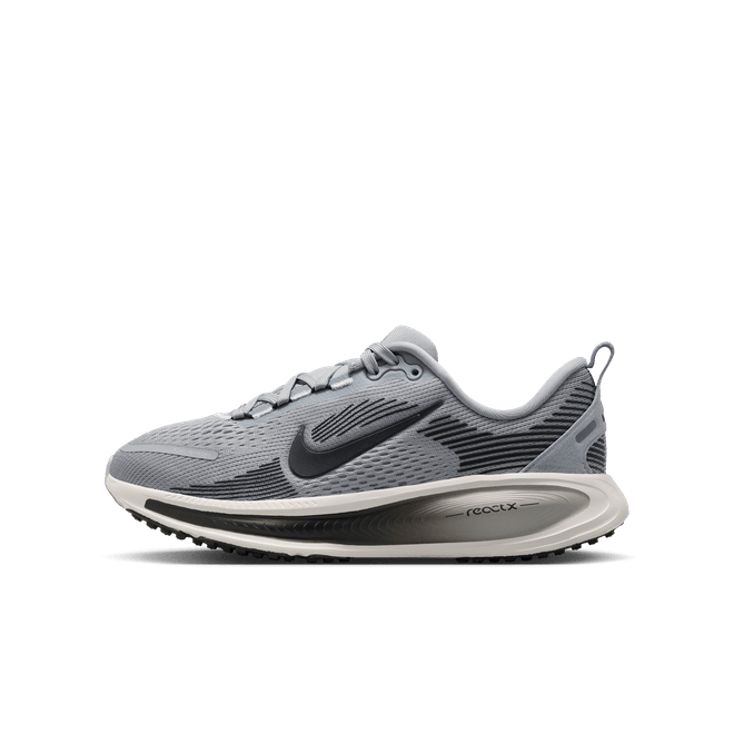 Nike Vomero 18 Older Kids' Road HQ2157-008