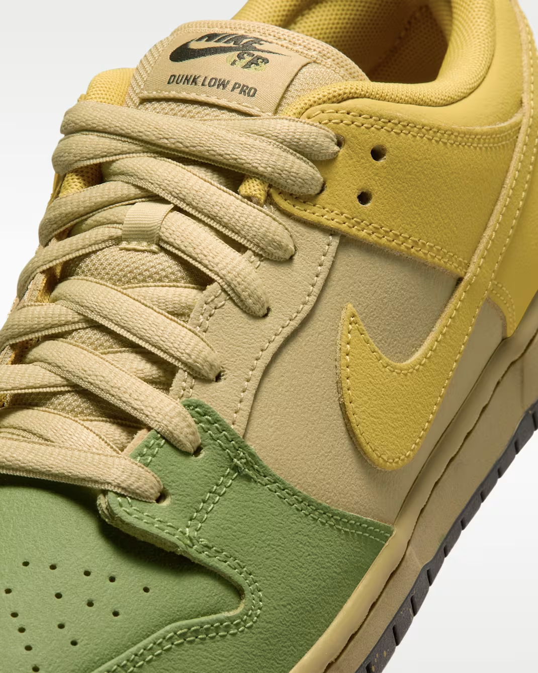 Nike SB Dunk Low Pro 'Saffron Quartz & Buff Gold' IO0427-300
