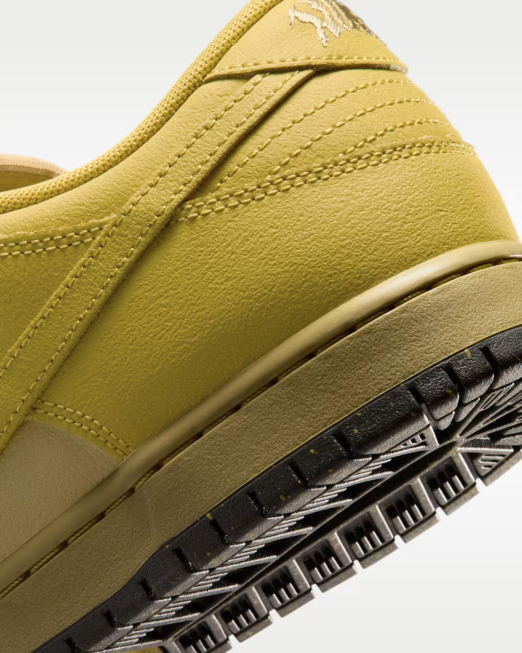 Nike SB Dunk Low Pro 'Saffron Quartz & Buff Gold' IO0427-300