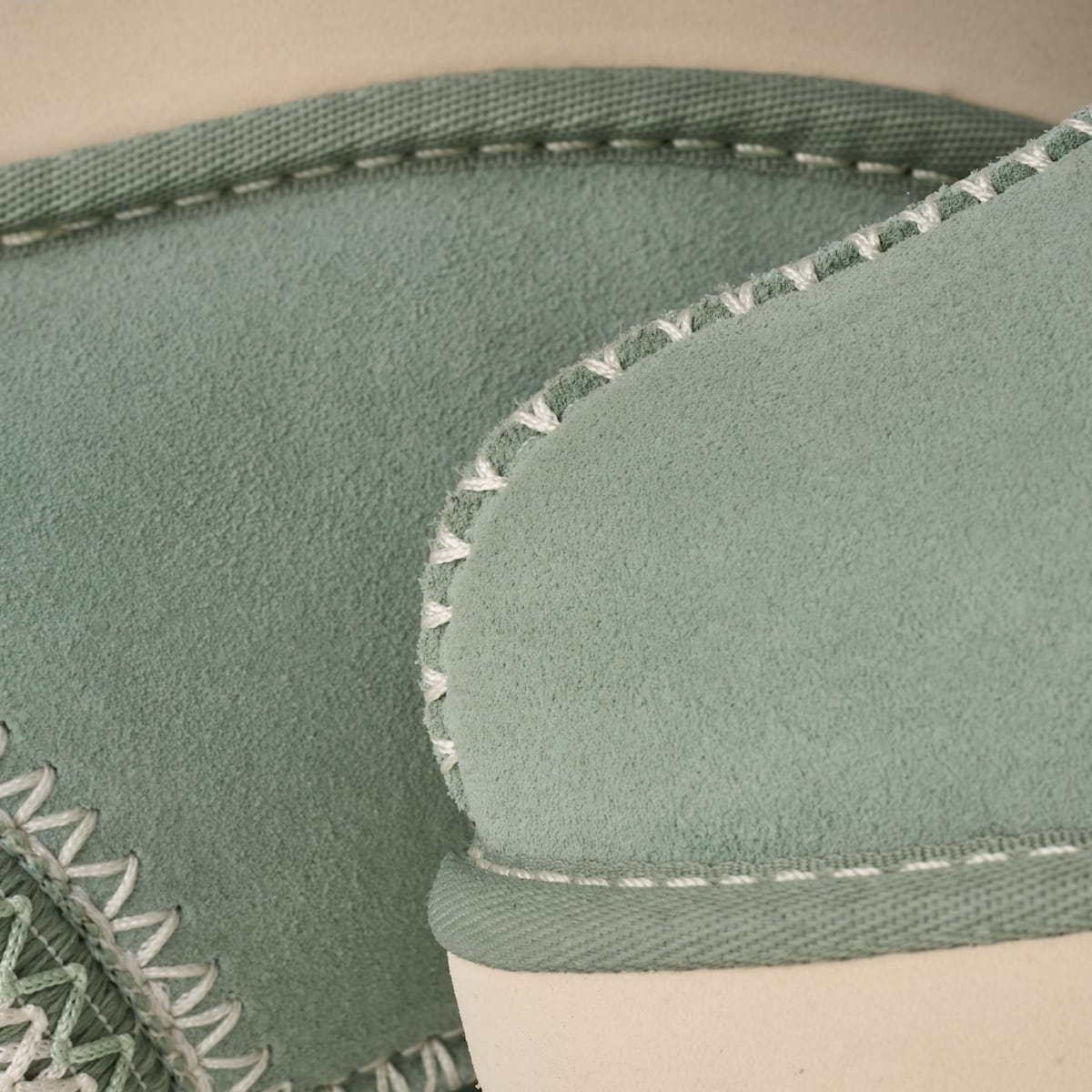 UGG® Tasman Meadow Accent Artichoke 1175184-ART