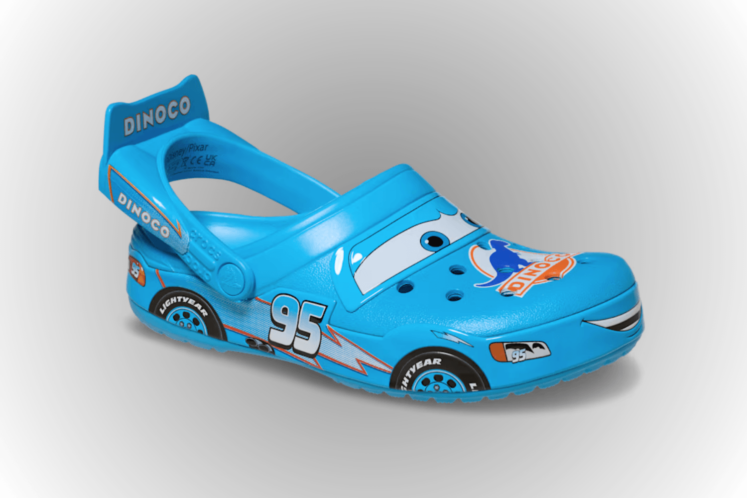 Crocs brengt blauwe Lightning McQueen Dinoco-clog uit