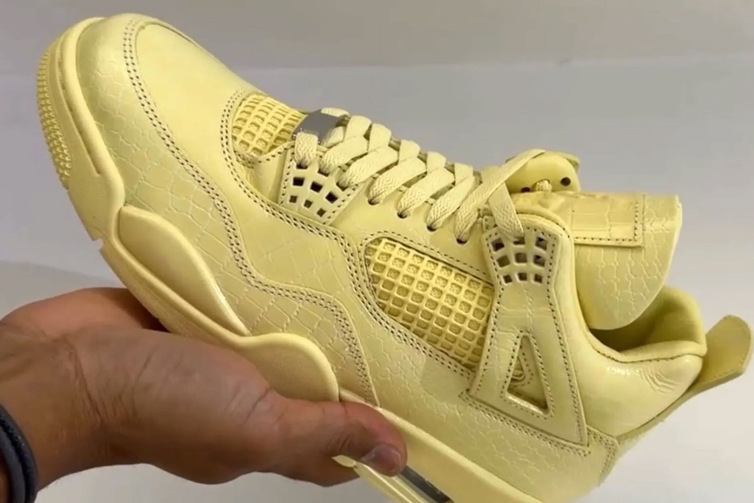 J Balvin's Air Jordan 4 'Lemonade' krijgt croc-leer