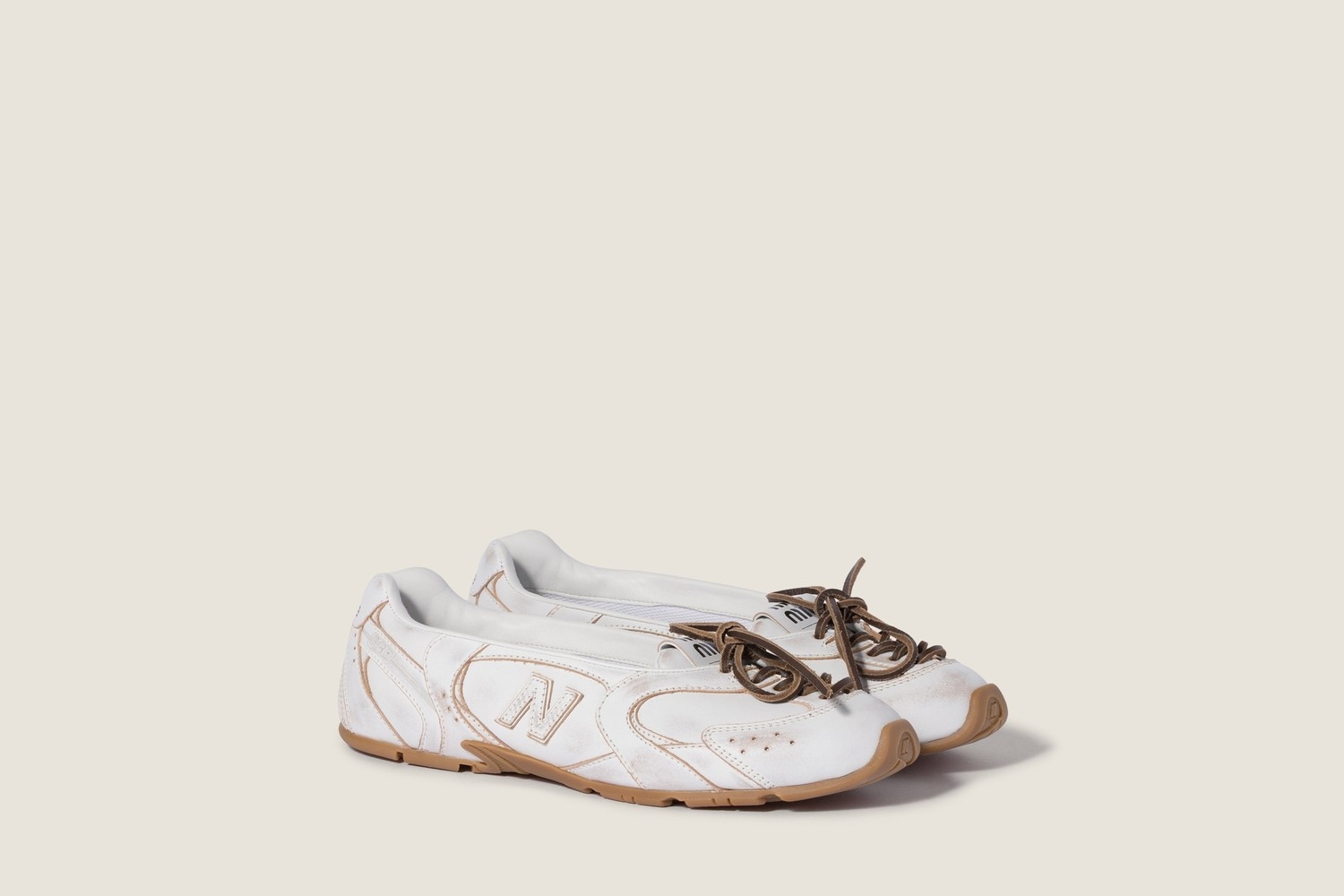 New Balance x Miu Miu 530 SL wordt een ballerina