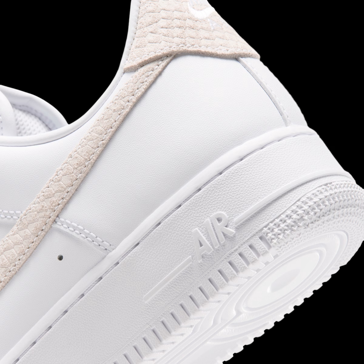 Nike Air Force 1 '07 'Metallic Gold' - Swoosh Chain IZ8908-100