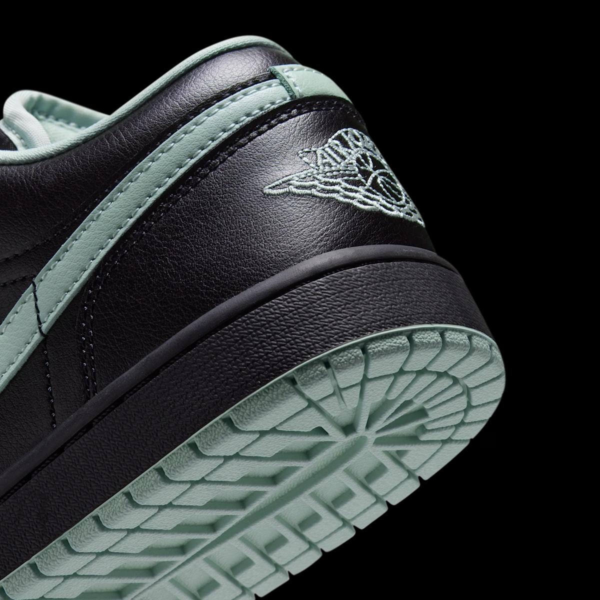 Air Jordan 1 Low 'Black & Pistachio Frost' DC0774-008