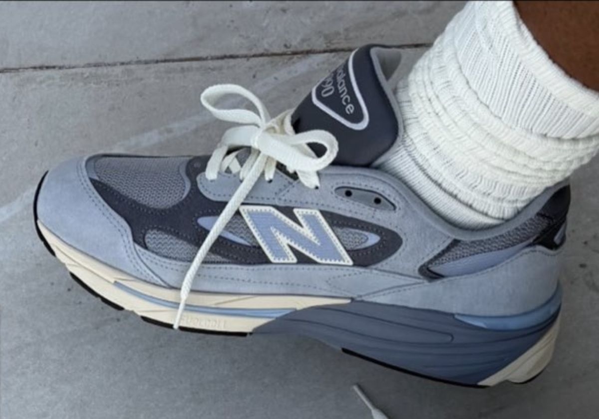 Joe Freshgoods zeigt die New Balance 990v7 aus nächster Nähe