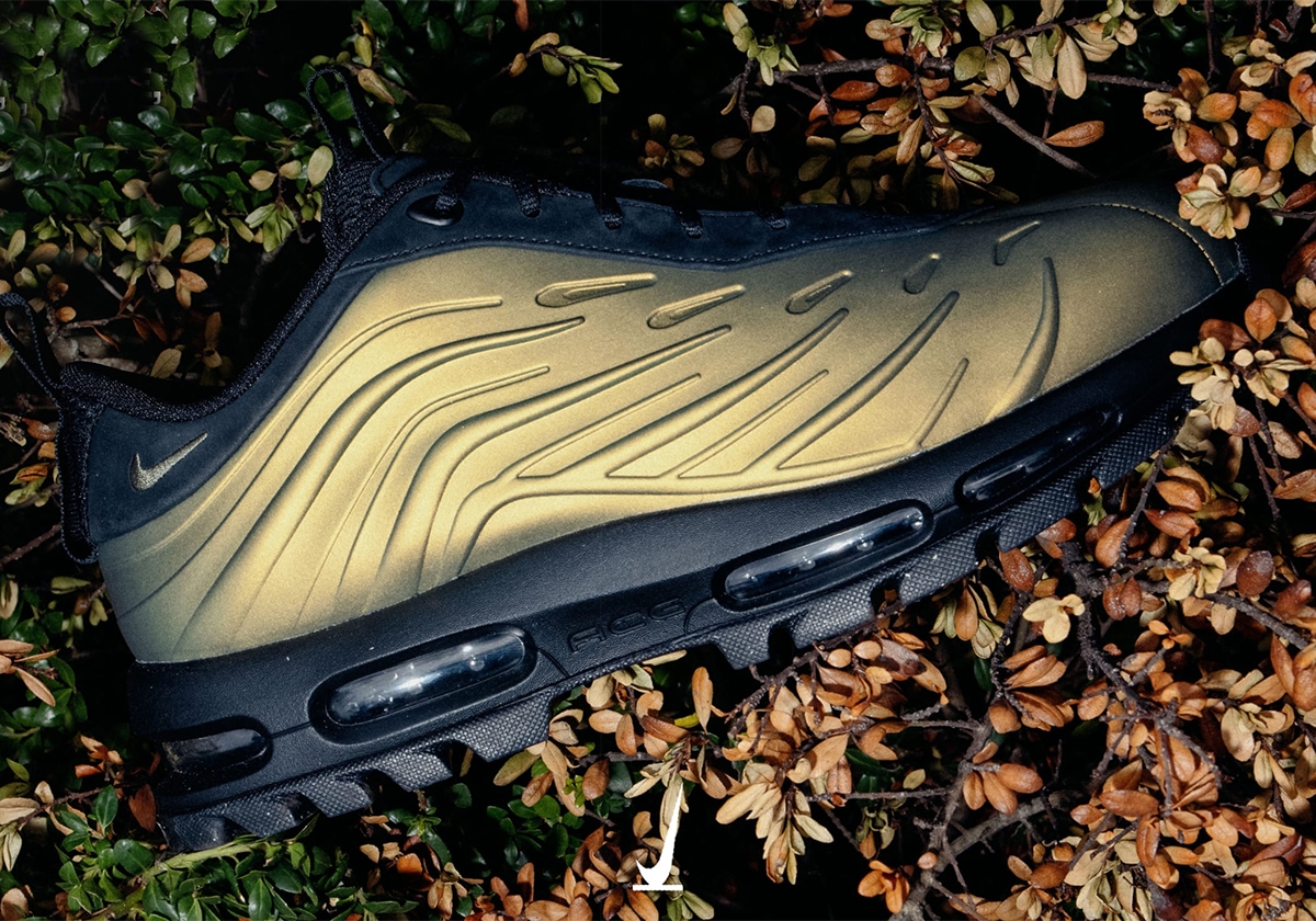 Nike Goadome Foamposite Low glänzt in Metallic-Gold