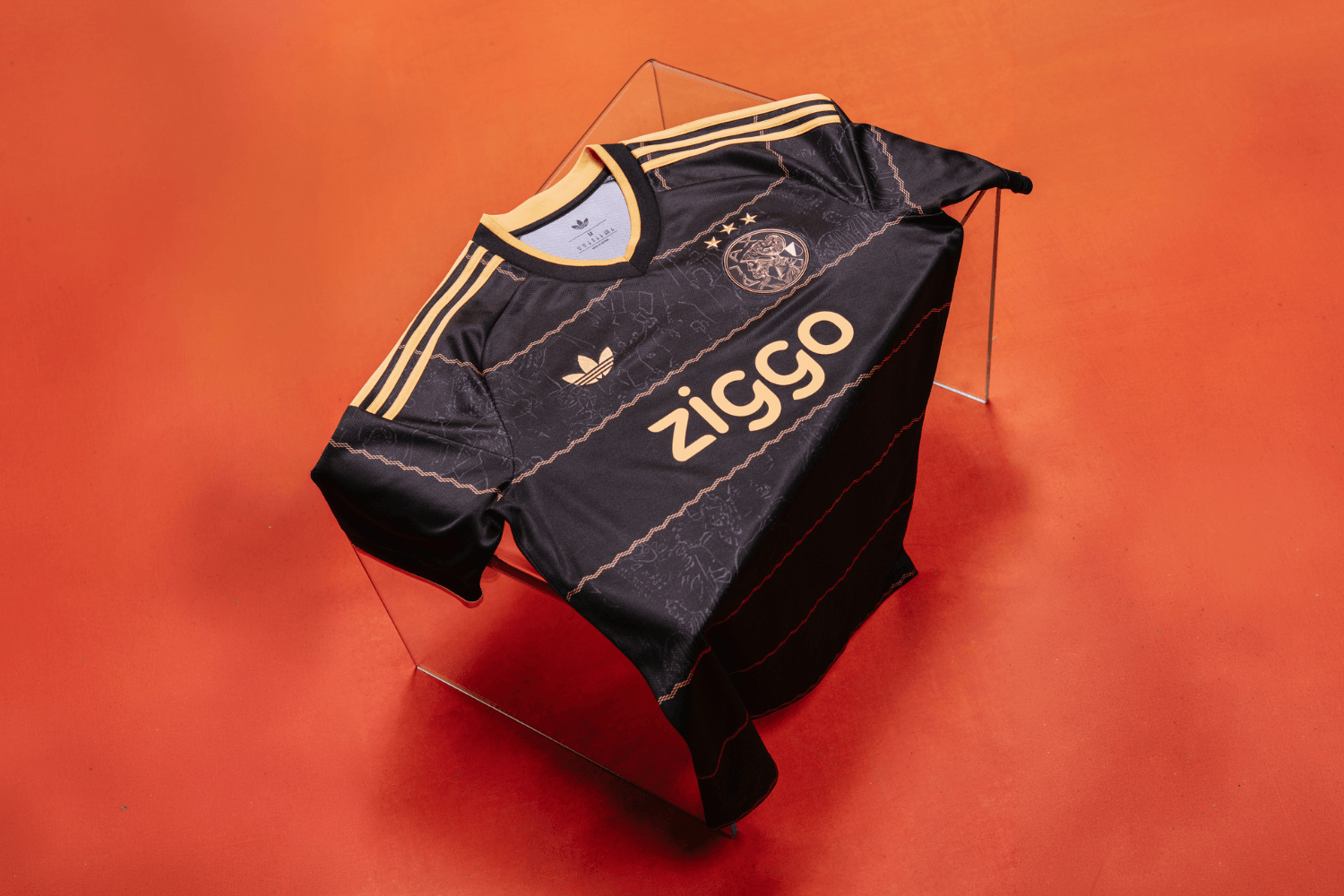 Eerbetoon aan de clubhistorie: Het nieuwe Ajax x adidas Originals uittenue & lifestylecollectie