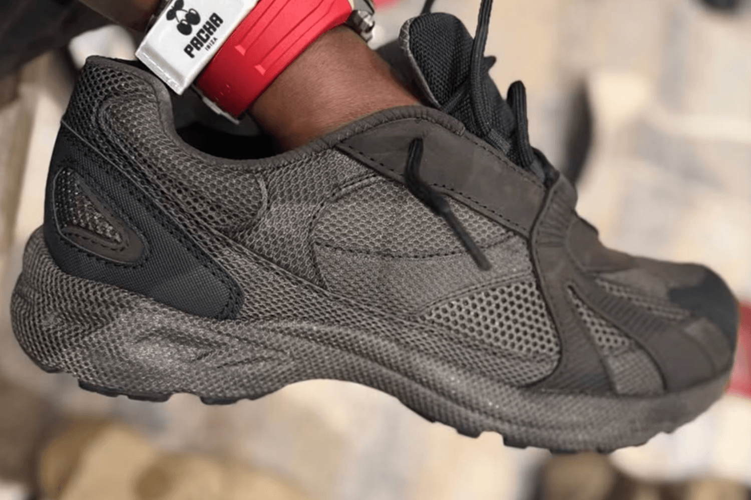 Eerste blik op de YEEZY 800: Kanye West luidt een nieuw onafhankelijk tijdperk in