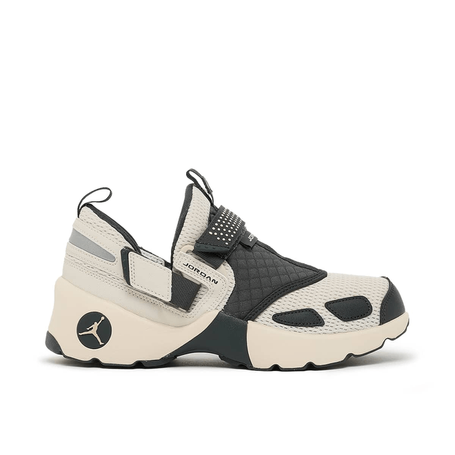 Jordan Wmns Trunner Lx black/black-black HQ2164102
