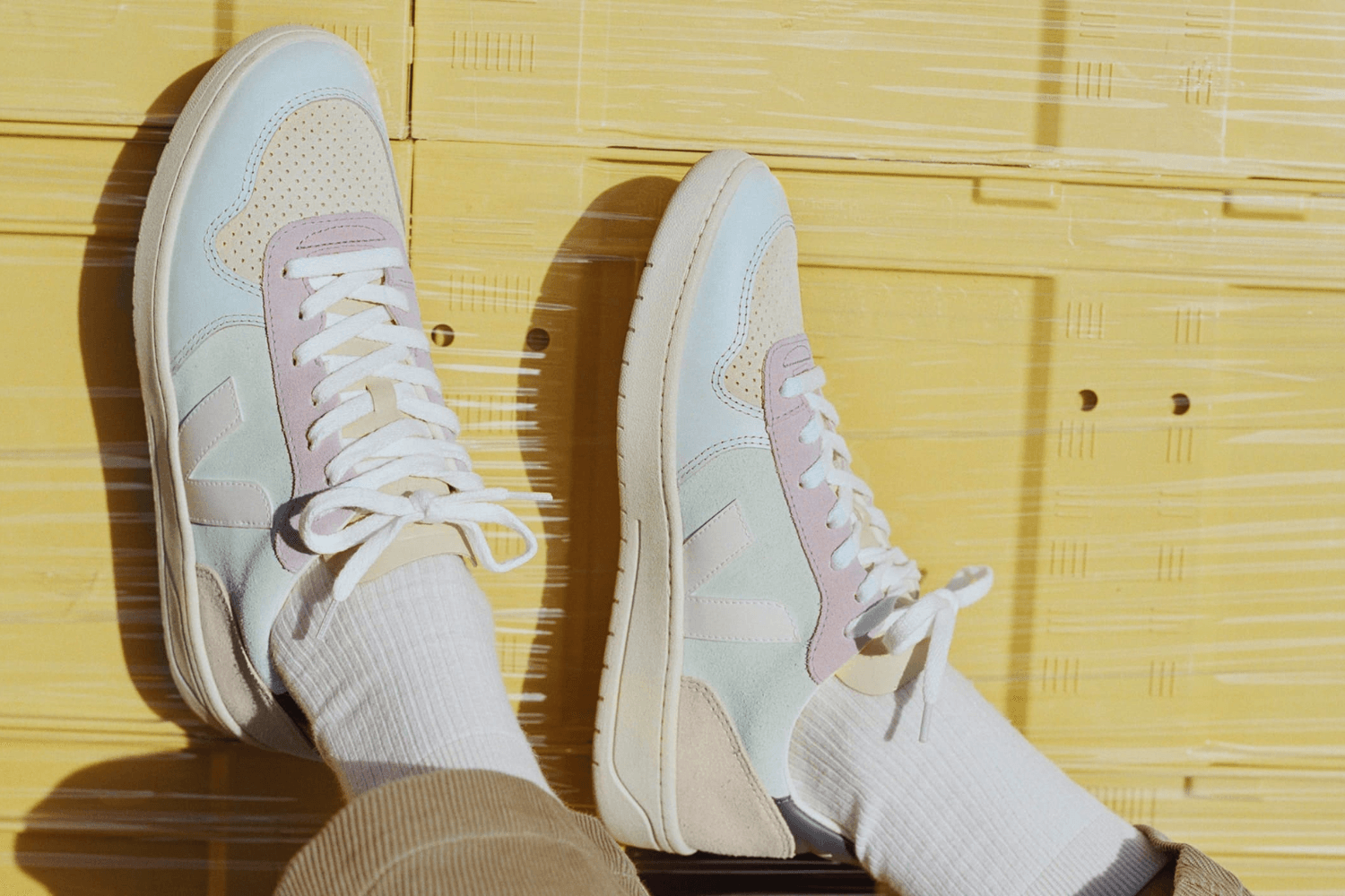 Hoe style ik VEJA sneakers?