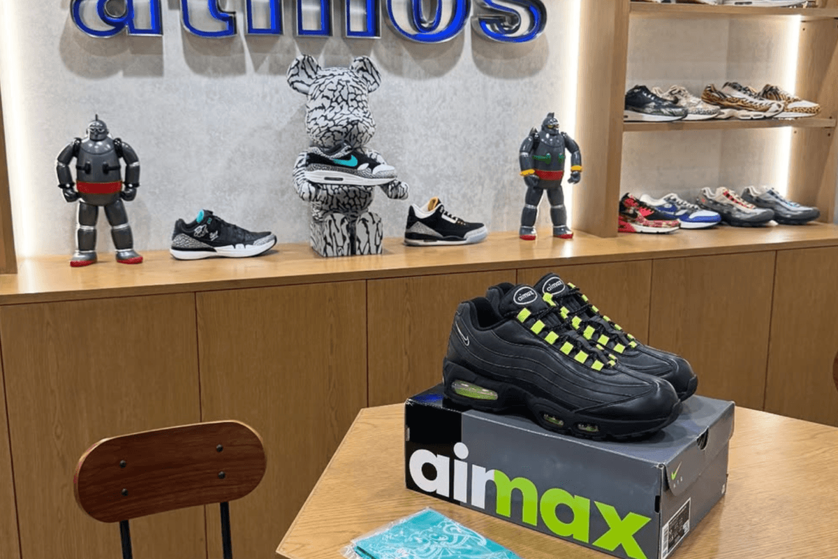 Eerste beelden van de atmos x Nike Air Max 95 OG 'HRJK'