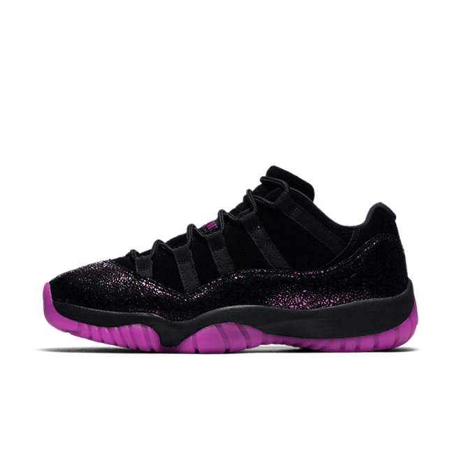 Air Jordan 11 Low 'Rook To Queen' AR5149-005