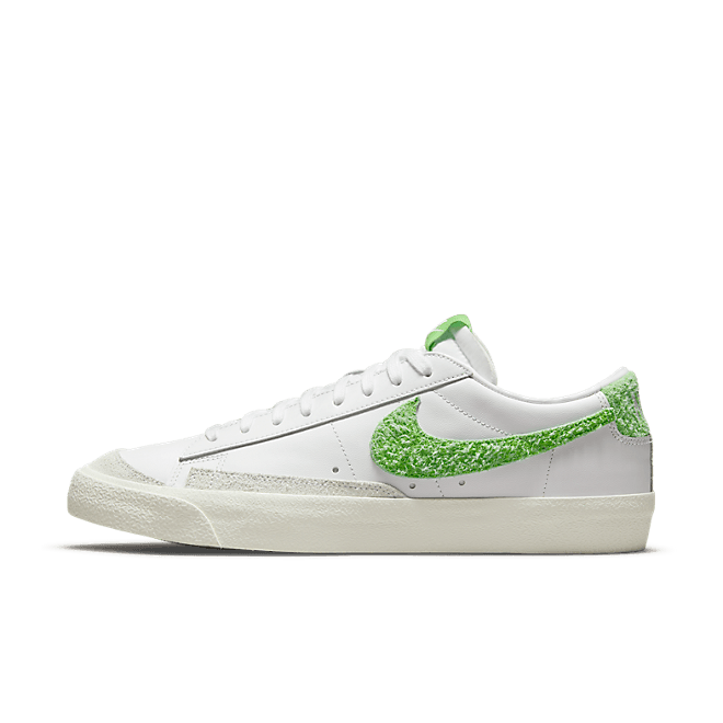 Nike Blazer Low Soccer DJ6193-100