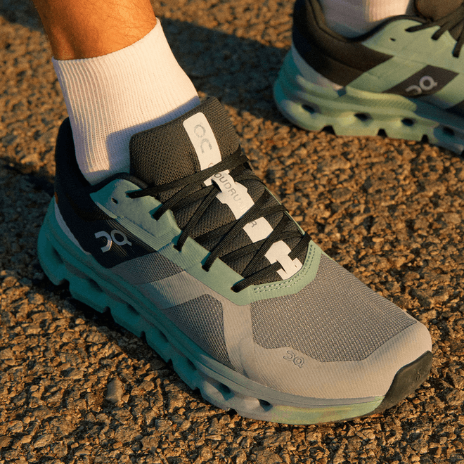 On Cloudrunner 46.99021