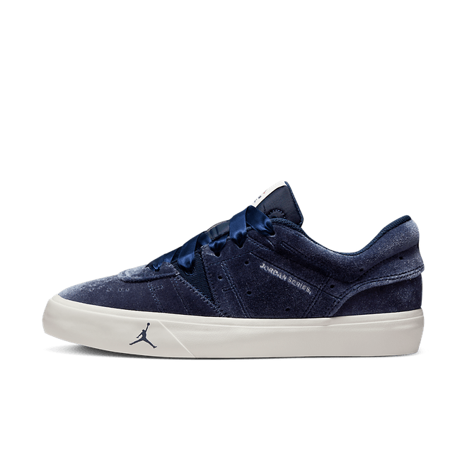 Series 05 SE Low DZ7737-460