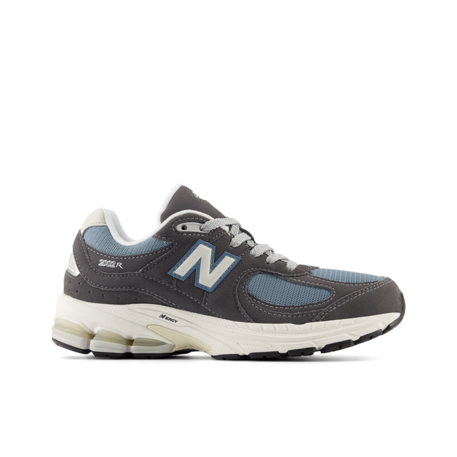New Balance 2002R Big Kid 'Magnet Lead'  GC2002FB