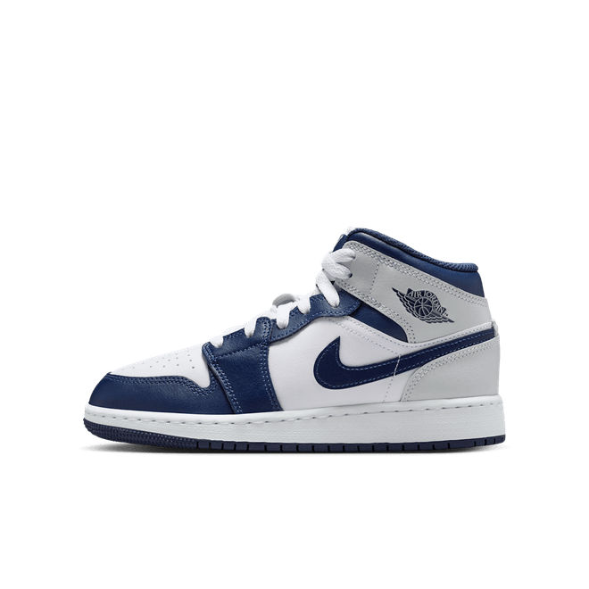 Nike Air Jordan 1 Mid Older Kids' DQ8423-146