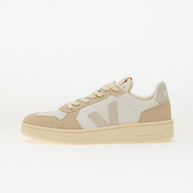 Veja V-82 Leather Ex-White Natural Almond  VE3320756B
