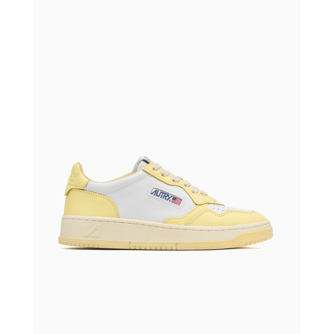 Autry Women's Medalist Low Leather AULWWB63