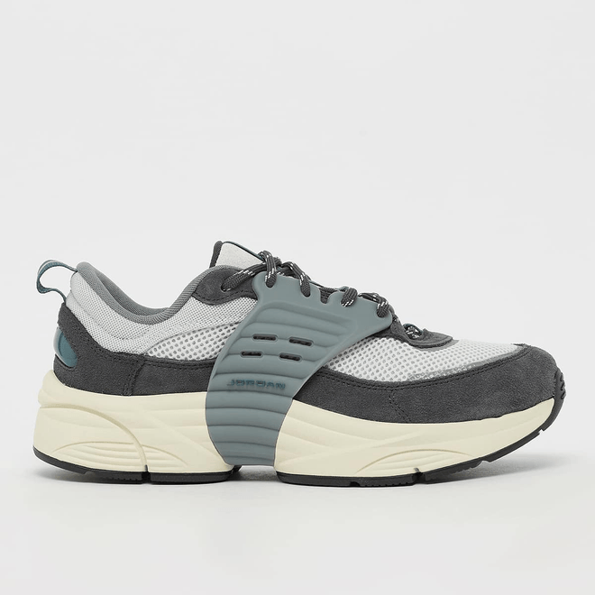 Jordan Trunner Running  IB3722009