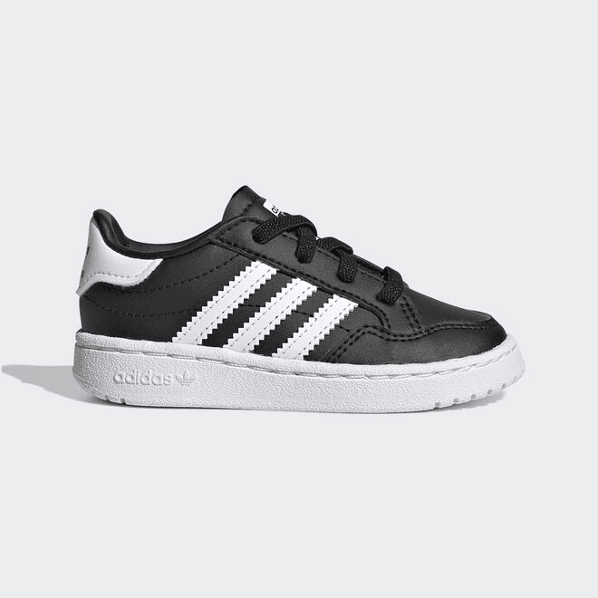 adidas Team Court
