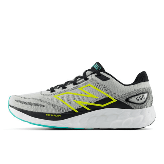 New Balance M680