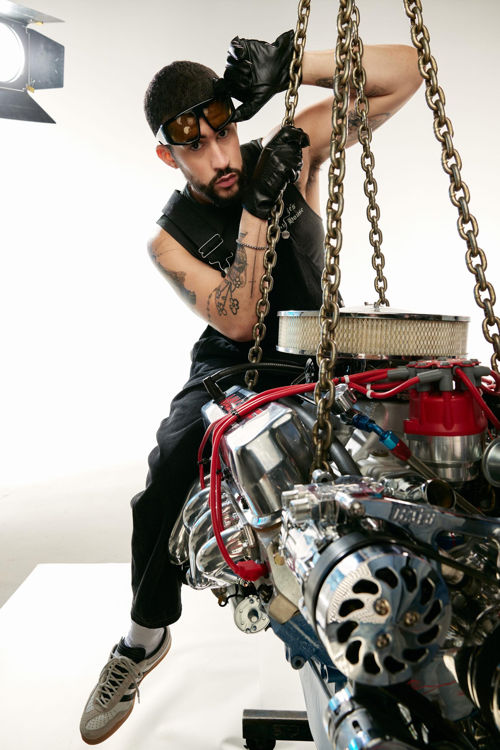 Bad Bunny draagt adidas Gazelle