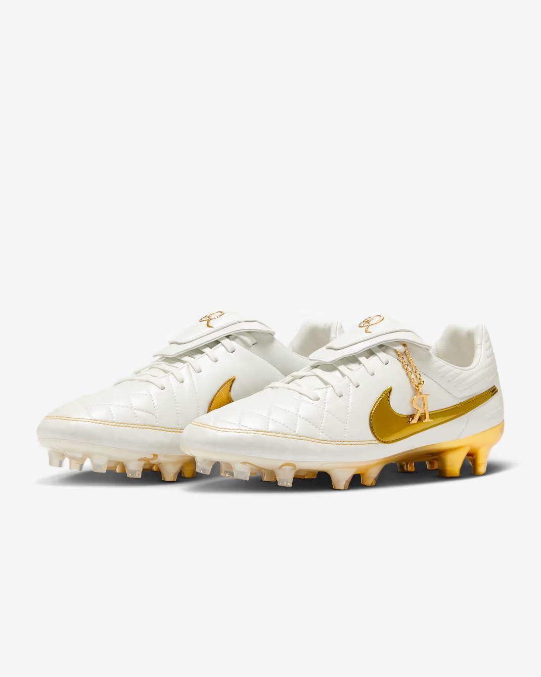 Ronaldinho x Nike Tiempo Legend SE 'Touch Of Gold'