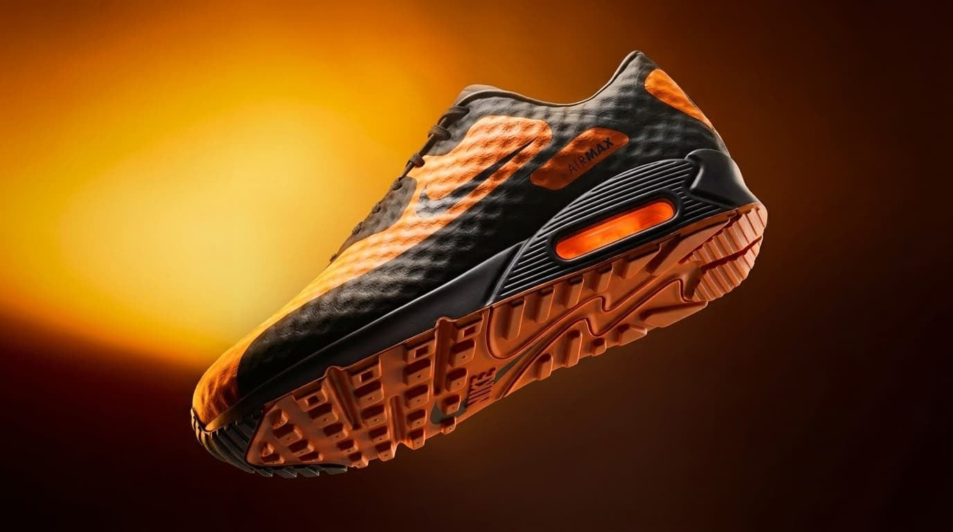 Wallpaper of Niek the Air Max 90 in the orange 'bright citrus hypervenom' colorway