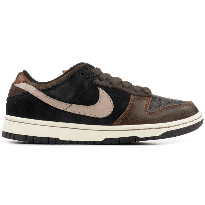 Nike SB Dunk Low Strummer