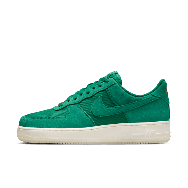 Nike Air Force 1 Low '07 LV8 Malachite Pale Ivory Metallic Gold