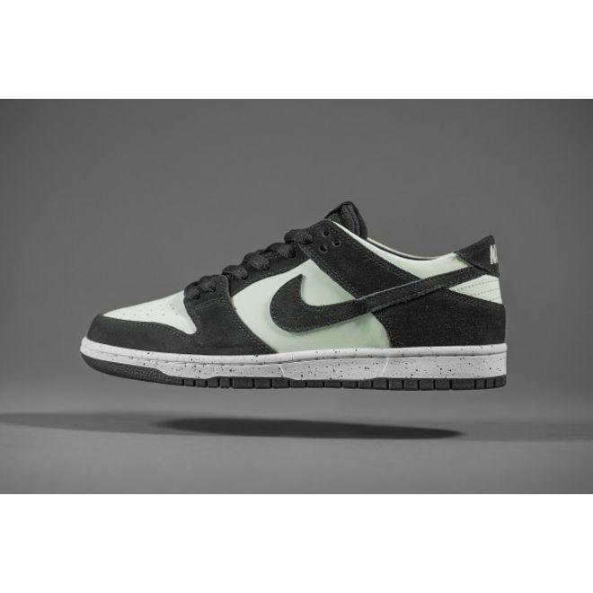 Nike SB Dunk Low Pro