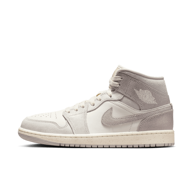 Air Jordan Women's 1 Mid SE