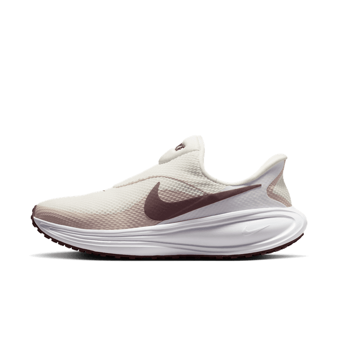 Nike Revolution 8 EasyOn