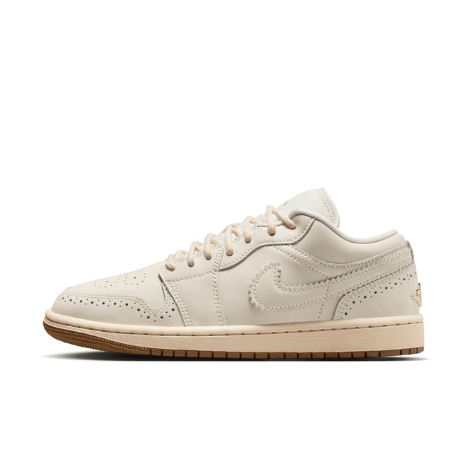 Air Jordan 1 Low SE 'Chalk'