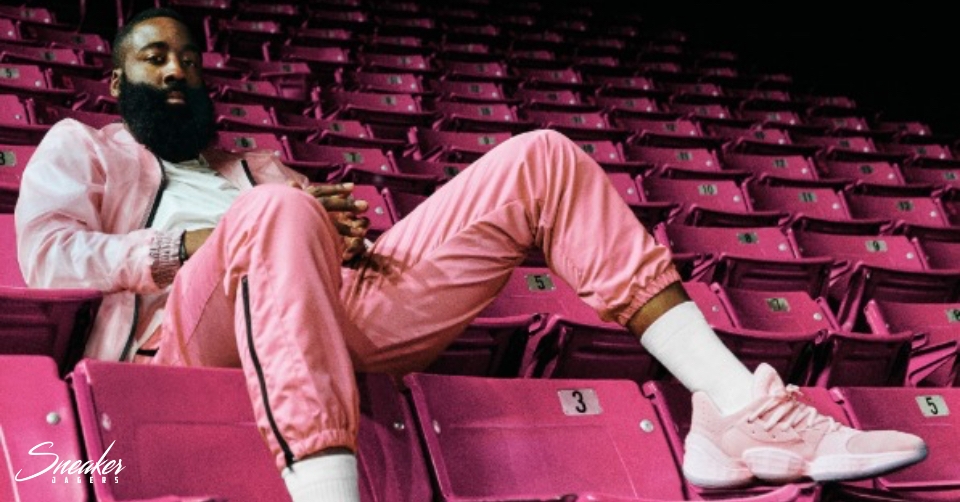 Der adidas Harden Vol. 4 in Light Pink