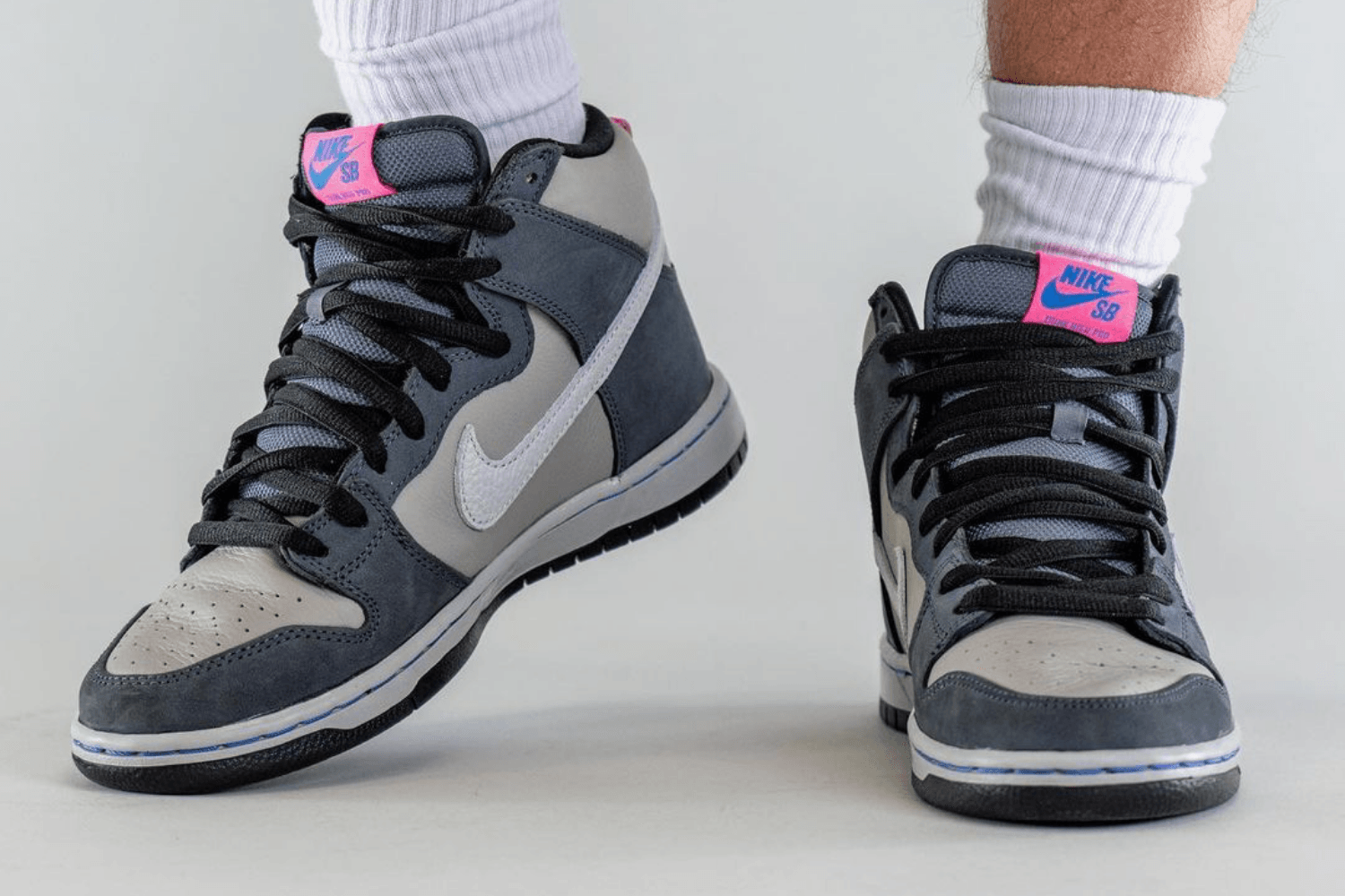 Der neue Nike SB Dunk High 'Medium Grey' im Detail