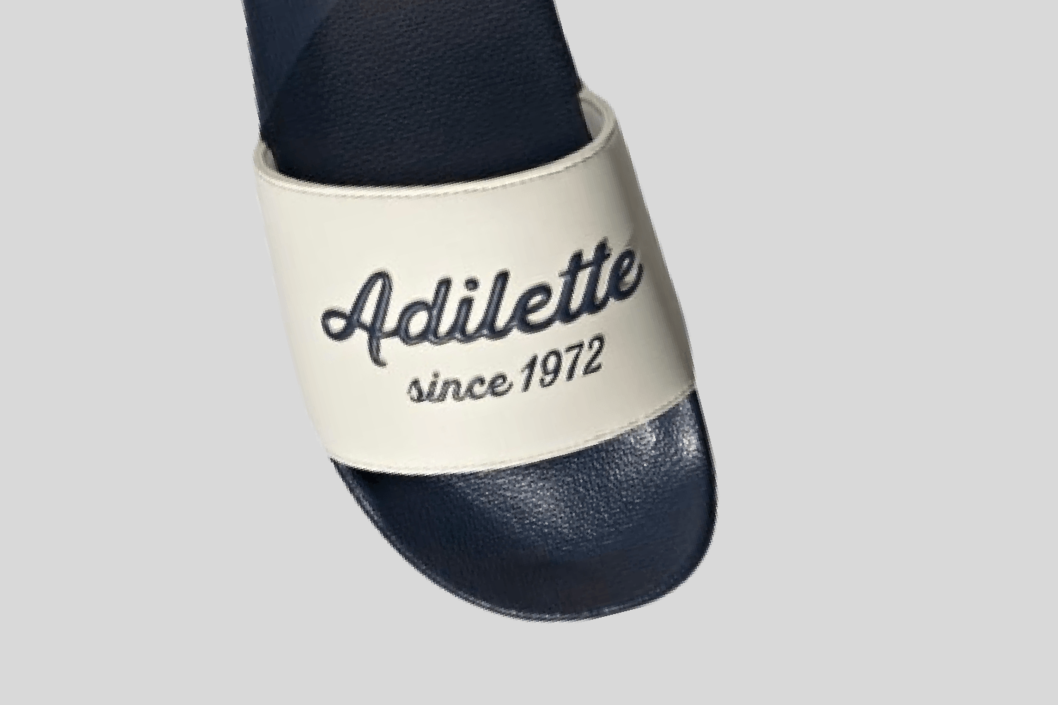 Starte in den Sommer mit Adiletten von adidas