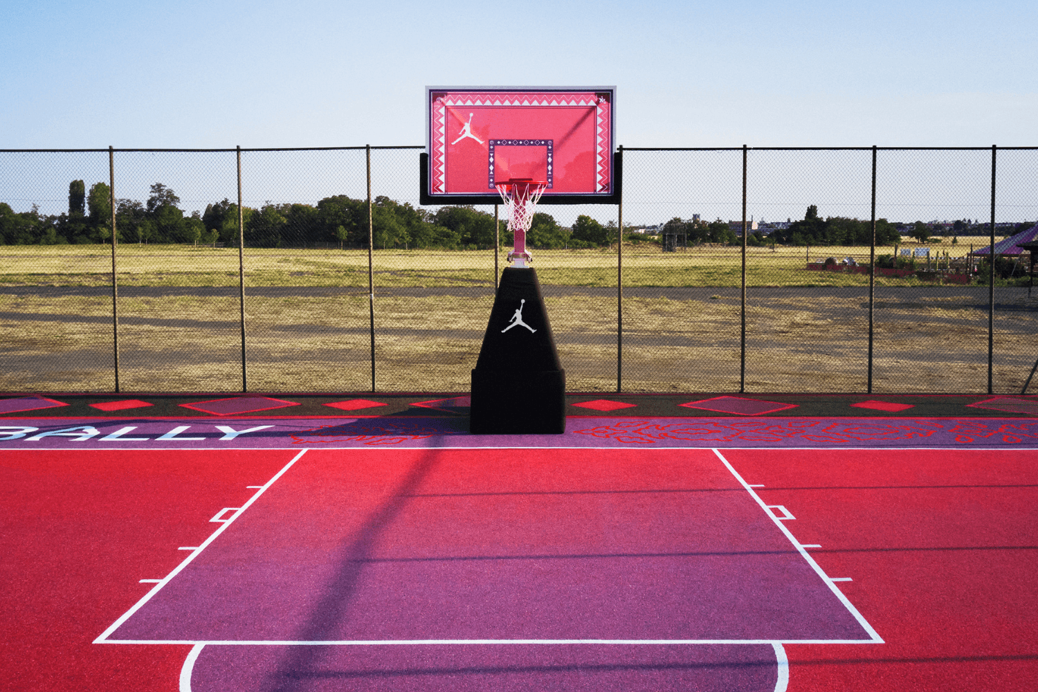 Sabally x Jordan Brand bauen Basketball Court für junge Mädchen