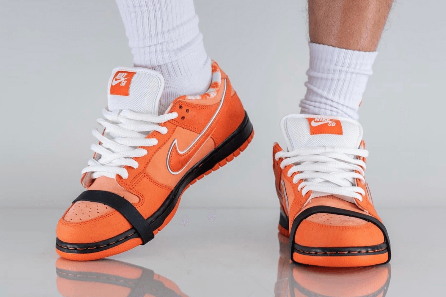 On-Foot Bilder des Concepts x Nike SB Dunk Low 'Orange Lobster'
