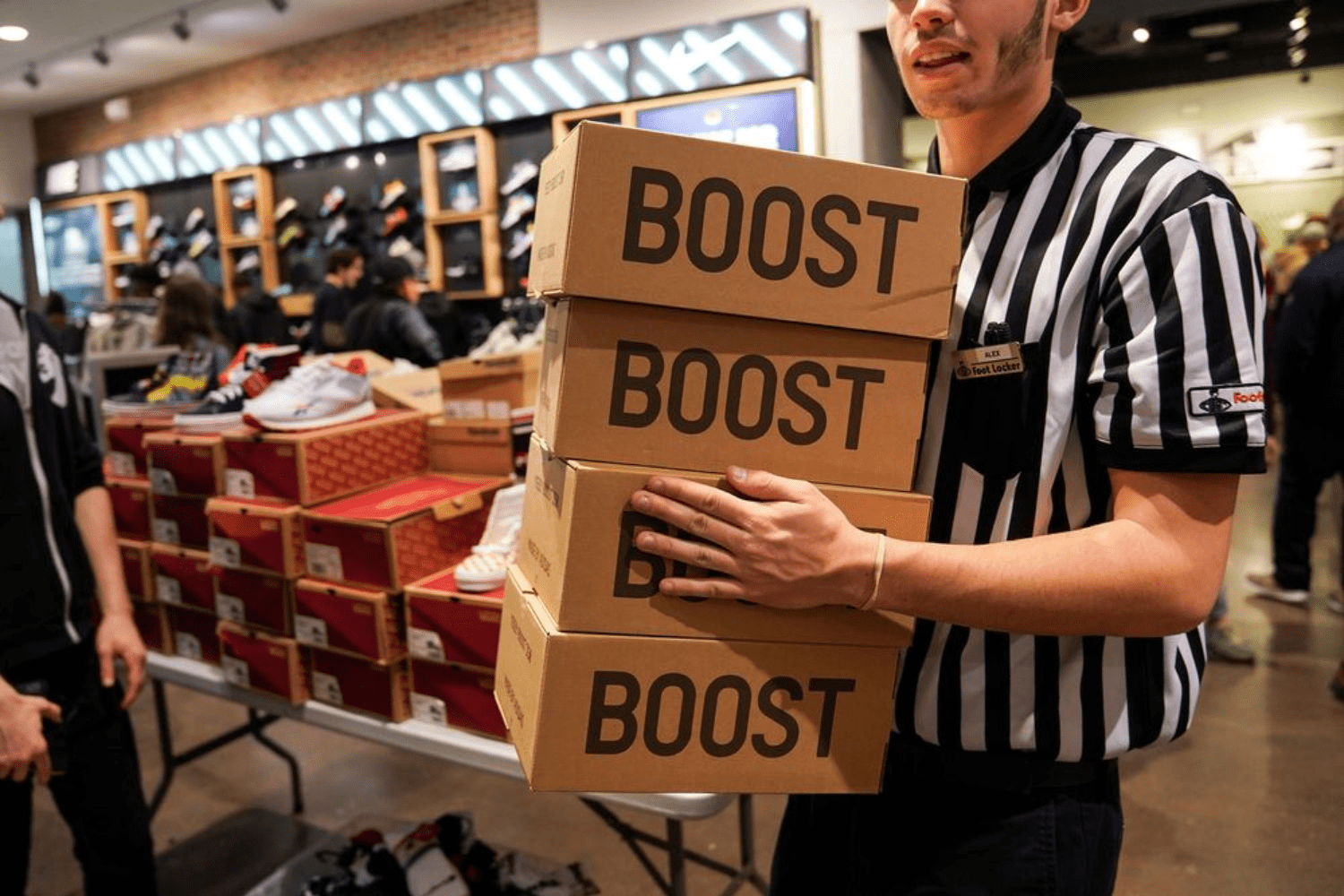 adidas YZY Footwear kehrt doch in den Einzelhandel zurück