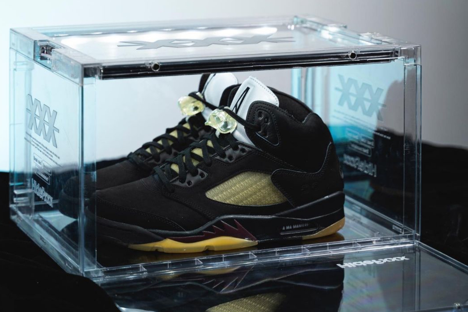 Up-close Bilder des neuen A Ma Maniére x Air Jordan 5 'Black'